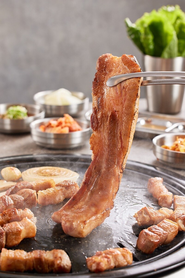 台北韓式烤肉優惠！王品韓式烤肉「金咕」插旗西門，必點菜單豬五花三吃再享7折優惠