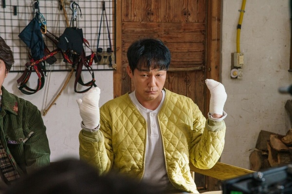 2023韓國「金酸莓獎」公布！IU.朴敘俊電影被評歷代最差，演技最爛第一名竟是「她」！