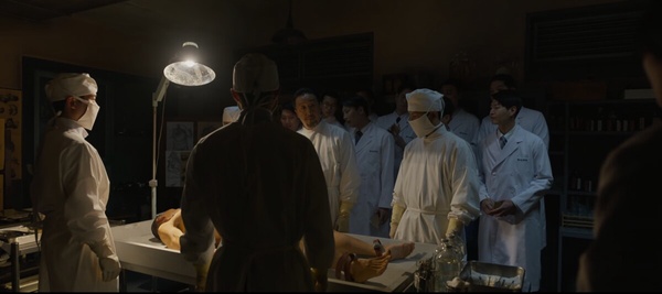 《京城怪物》劇情「歷史細節」！「京城」是首爾舊稱，進行人體實驗的日軍影射731部隊