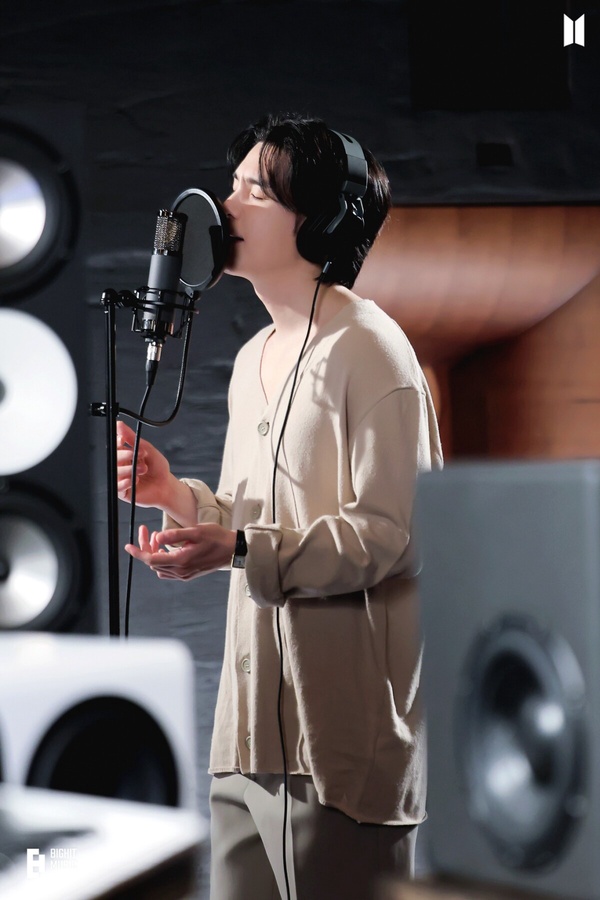 關於BTS SUGA 、IU 之間的友情故事