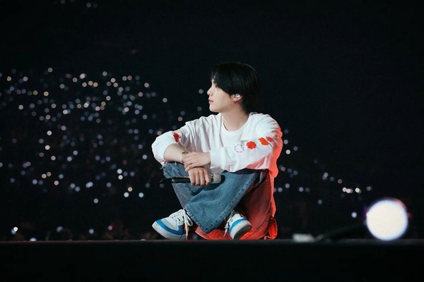 關於BTS SUGA 、IU 之間的友情故事