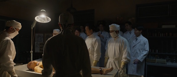 《京城怪物》人體實驗原型是「日本731部隊」！活人解剖、人畜雜交，現實比劇情還可怕