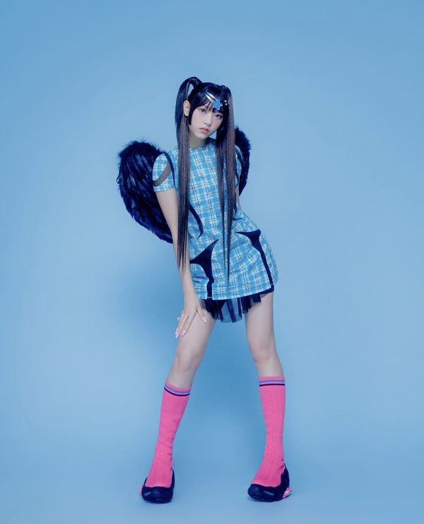 NewJeans登美國跨年特別節目！Y2K個性少女VS美式校園甜妹妝造超強，這款髮飾太酷啦！