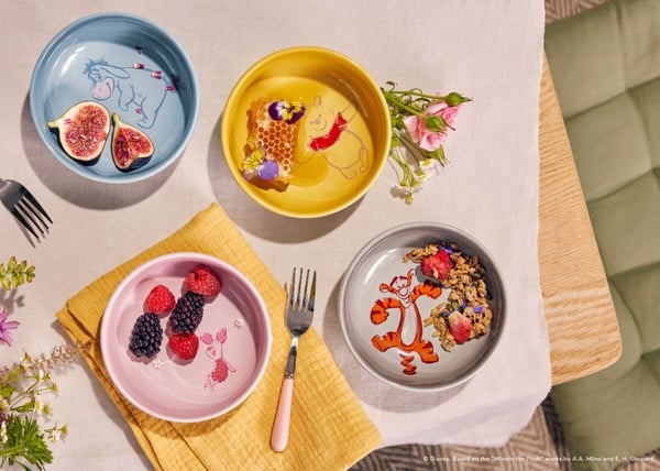 小熊維尼聯名杯！LE CREUSET「小熊維尼系列」維尼、跳跳虎變杯盤鍋具，還有維尼蜂蜜罐