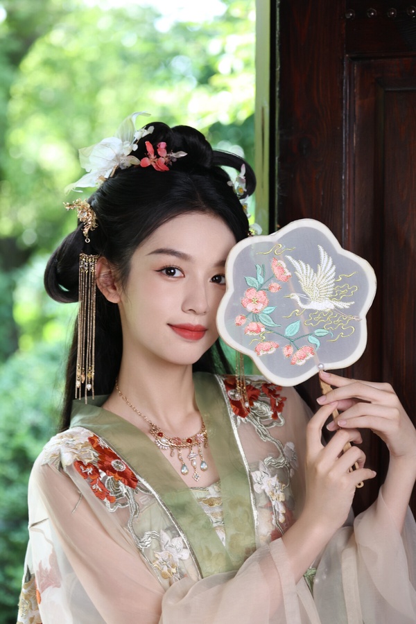 網評2024「最看好她能爆火出圈」古裝女神TOP10！王楚然第7，田曦薇第3，冠軍真美成仙