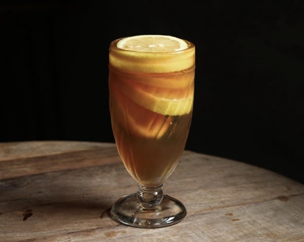 波哥茶飲飲品「凍檸紅玉」，紅茶中放入新鮮檸檬切片