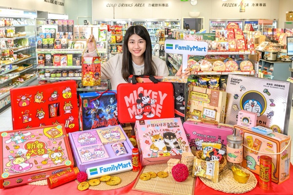 Hello Kitty在全家！全家年節禮盒Hello Kitty、大耳狗、布丁狗超萌登場，再享優惠85折