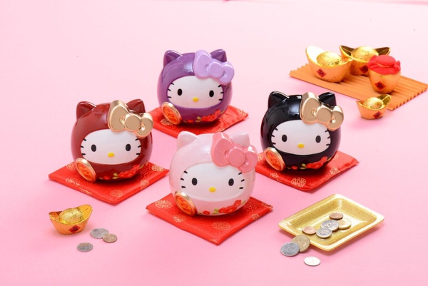 KITTY達摩必收！7-11「HELLOKITTY周邊」開賣，KITTY達摩撲滿&amp;amp;擺飾、行李箱、紅包太萌