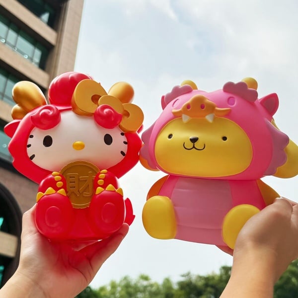 7-11「春節禮盒」送禮首選！KITTY&amp;amp;大耳狗大頭杯、史努比拍拍燈，KITTY行李箱可愛必收
