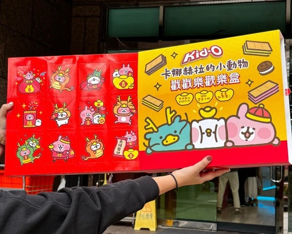 7-11「春節禮盒」送禮首選！KITTY&amp;amp;大耳狗大頭杯、史努比拍拍燈，KITTY行李箱可愛必收