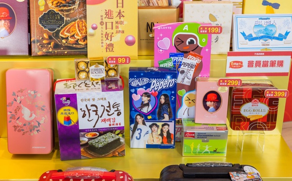 7-11「春節禮盒」送禮首選！KITTY&amp;amp;大耳狗大頭杯、史努比拍拍燈，KITTY行李箱可愛必收