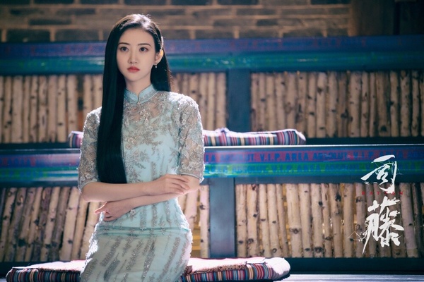 盤點陸劇復古明艷美人！唐嫣靈動、辛芷蕾美豔，趙麗穎、宋軼甜美，陳都靈再度穿旗袍！