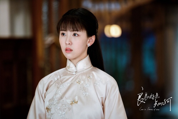 盤點陸劇復古明艷美人！唐嫣靈動、辛芷蕾美豔，趙麗穎、宋軼甜美，陳都靈再度穿旗袍！