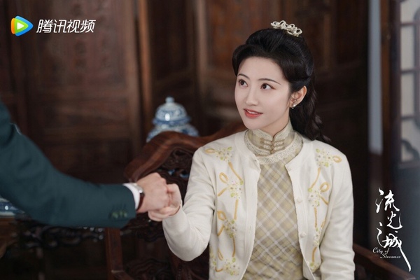 盤點陸劇復古明艷美人！唐嫣靈動、辛芷蕾美豔，趙麗穎、宋軼甜美，陳都靈再度穿旗袍！