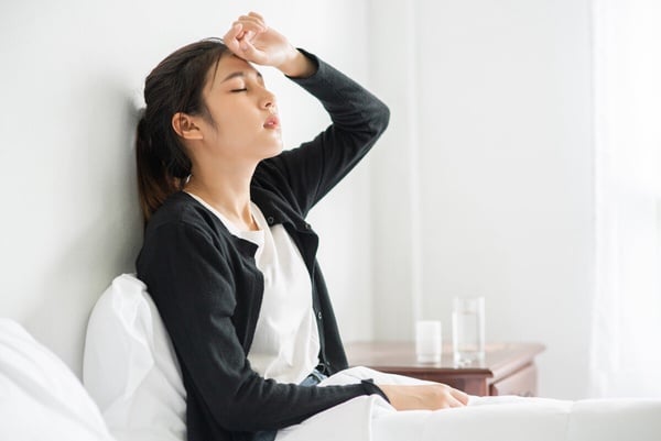 女性平均更年期幾歲開始?從中醫角度了解停經年齡、常見症狀與徵兆