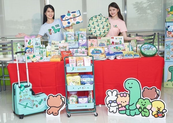 家樂福LINE FRIENDS加價購！韓最萌恐龍MININIGUMAN在家樂福，行李箱、手機架139元起