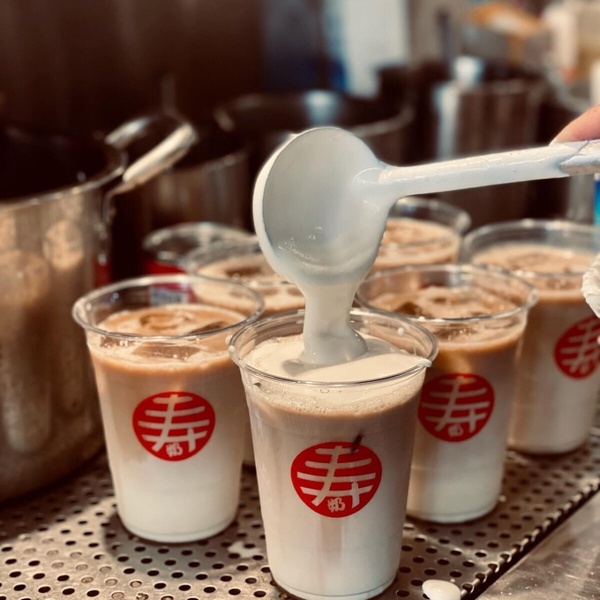 奶茶控開喝！台南必喝手搖「壽奶茶」奶茶專門店開幕，鮮奶茶、奶蓋都是必喝還可加珍珠