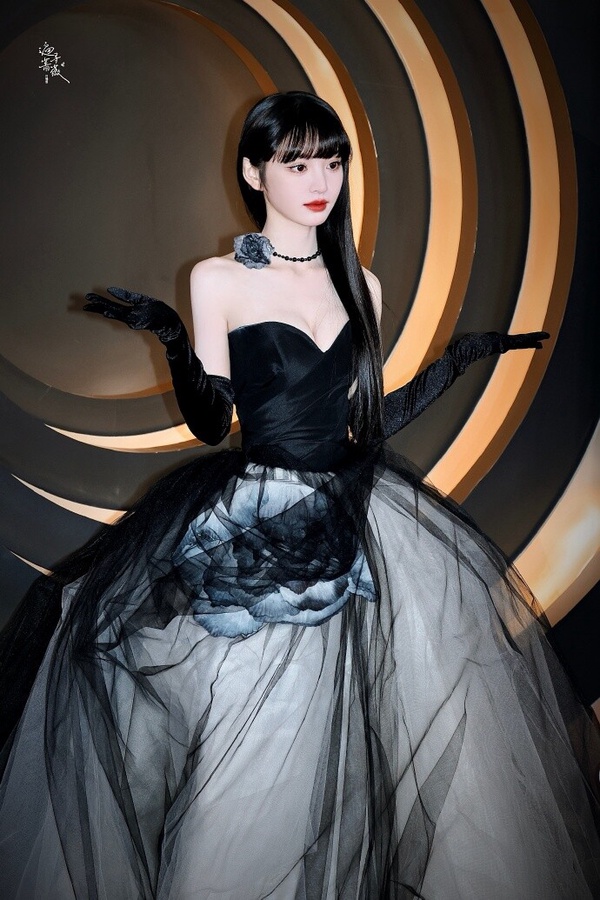 微博之夜19陸劇女星造型!楊冪旗袍美人唐嫣金色神女,趙露思像斑點狗,娜扎像婚禮蛋糕