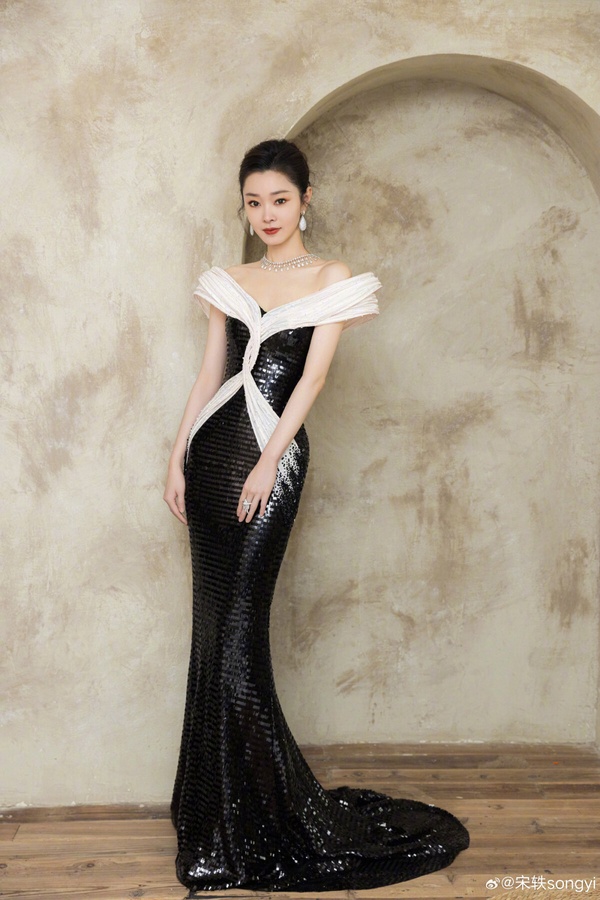 微博之夜19陸劇女星造型!楊冪旗袍美人唐嫣金色神女,趙露思像斑點狗,娜扎像婚禮蛋糕