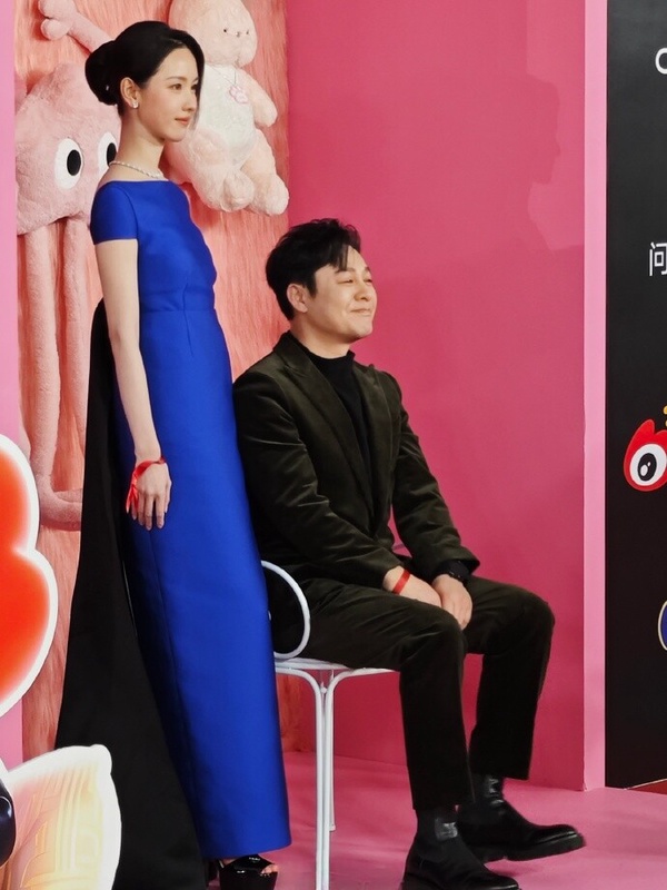 微博之夜19陸劇女星造型!楊冪旗袍美人唐嫣金色神女,趙露思像斑點狗,娜扎像婚禮蛋糕