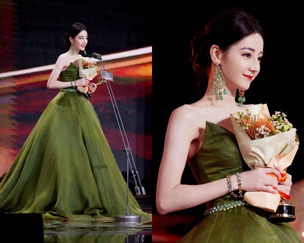 2024微博之夜20女星造型!楊冪旗袍美人,熱巴美成仙,趙露思像斑點狗,娜扎像婚禮蛋糕