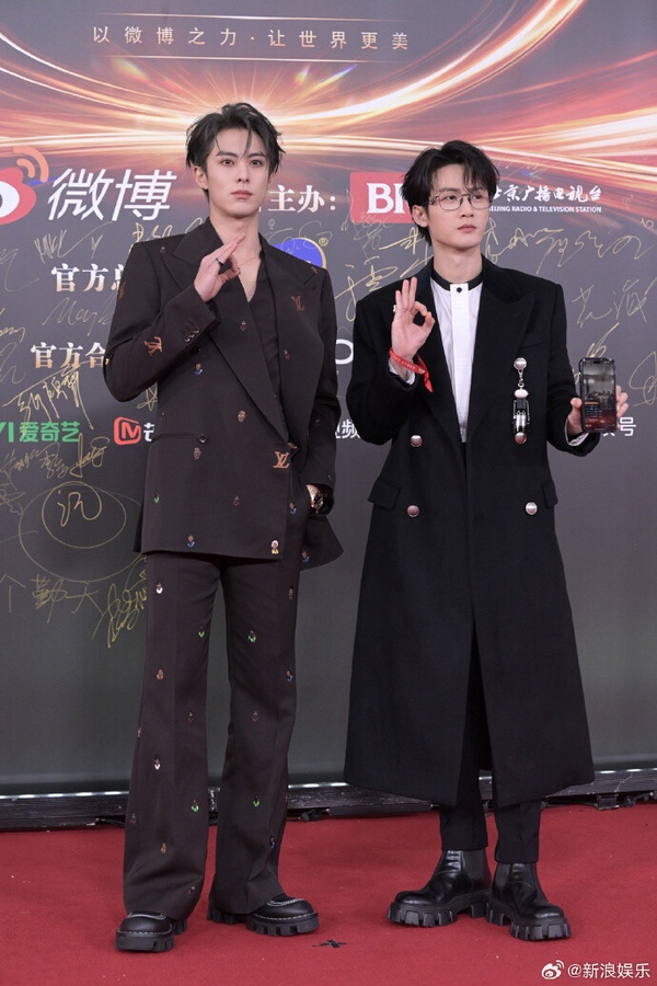 2024微博之夜10位陸劇男星造型！肖戰王一博比帥，吳磊霸道總裁，王鶴棣根本小說走出來