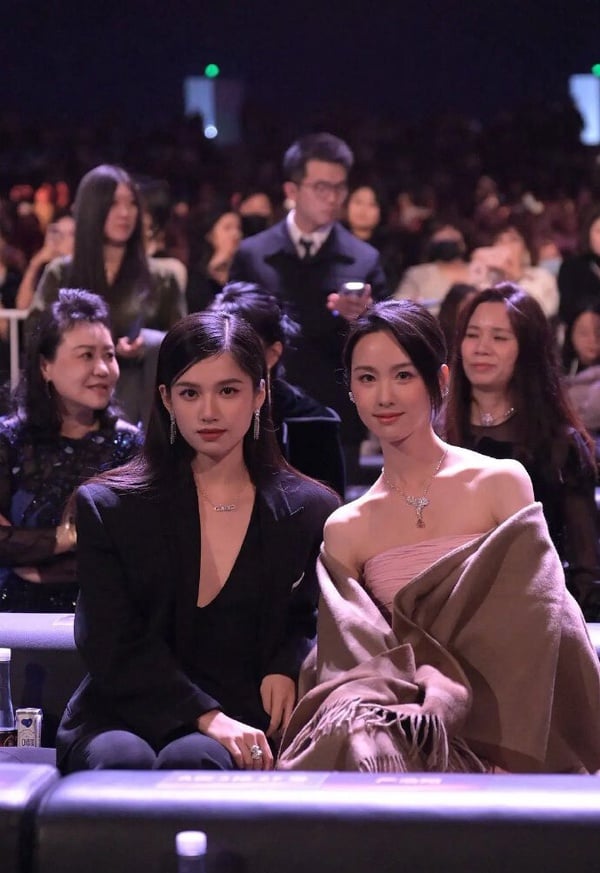 2024微博之夜10組難得一見陸劇明星同框！王鶴棣夾在吳磊趙露思中間，又和肖戰美男同框