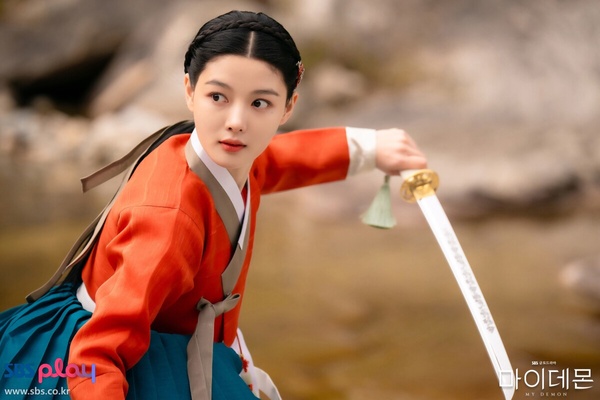 Netflix《與惡魔有約》劇情7個「細節彩蛋」！聖誕樹藏伏筆，這處早暗示九元&amp;amp;到曦命運