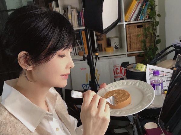 周慧敏放閃宣言：能成為快樂的女人，「他」功勞很大！親曝感情經營心法＆凍齡保養密技
