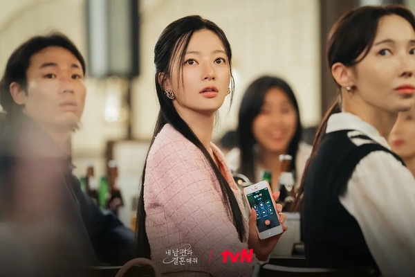 《請和我老公結婚吧》宋昰昀7件事！金智媛閨蜜，險退演藝圈，竟被封「最狼狽女主」？