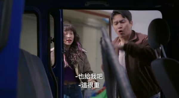 《歡迎回到三達里》結局彩蛋細節！三達攝影展名稱都是「人」，容弼照片旁竟藏三達告白