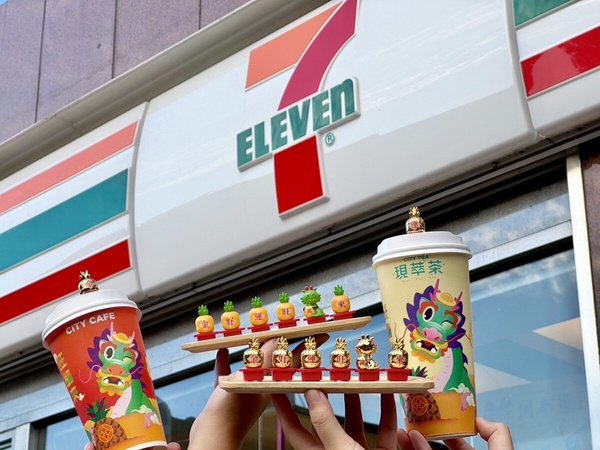 免費送鳳梨杯塞！7-11「鳳梨系飲品」登場，再推買思樂冰抽麻將組、咖啡第二杯10元優惠