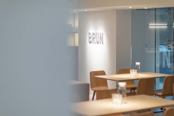 信義區早午餐推薦！人氣早午餐「BRUN不然」插旗台北信義區，必吃菜單蔬菜碗、經典炒蛋