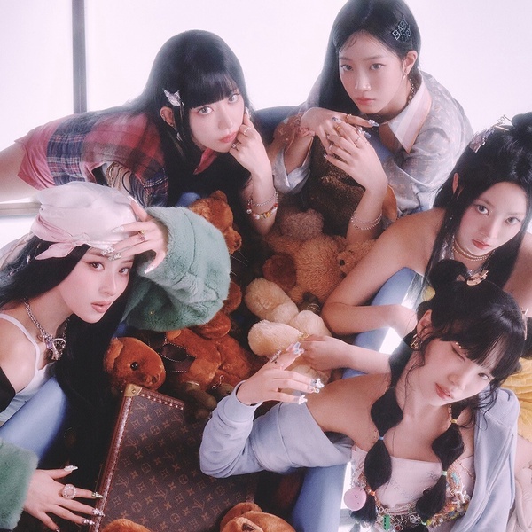 Tiktok播放量K-pop女藝人TOP10：LISA榮登SOLO最高，四代女團只剩兩個！