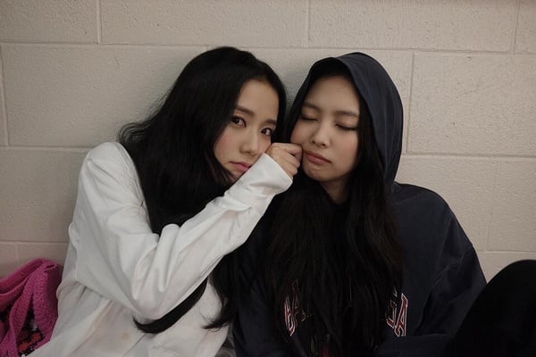 關於BLACKPINK Jisoo的十件事，與外表相差甚大的搞笑女屬性，卻是全團的精神支柱！