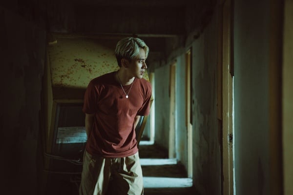 《非殺人小說》幕後秘密!劉冠廷當臨演被欺負,隋棠老公陪看床戲,導演最愛這個角色!