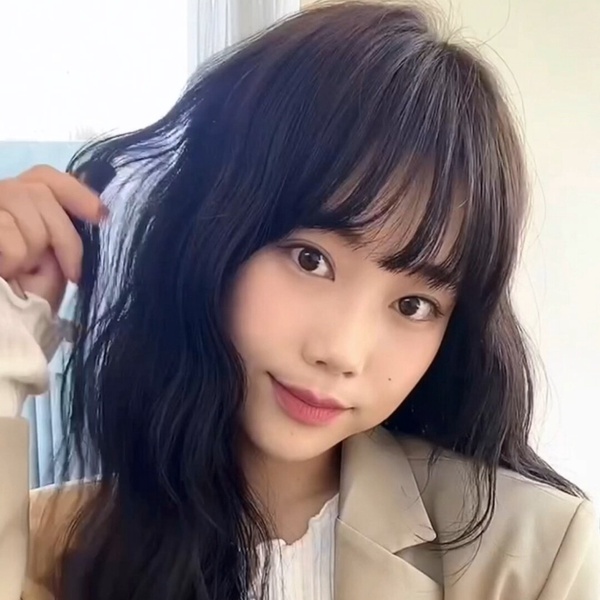 神簡單瀏海髮流矯正技巧！夾子整理更適合新手，瀏海不分岔、不開花，蓬鬆感更持久