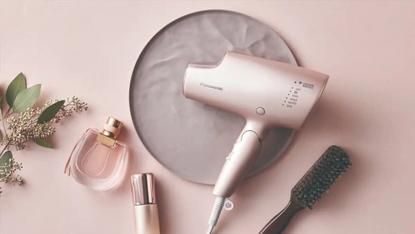 日本必買電器推薦１：Panasonic 極潤奈米水離子吹風機 EH-NA0G