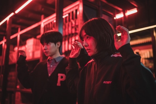 《殺人者的購物中心》李棟旭6大生存法則：「強者」生存.「弱者」淘汰，眼見不一定為真