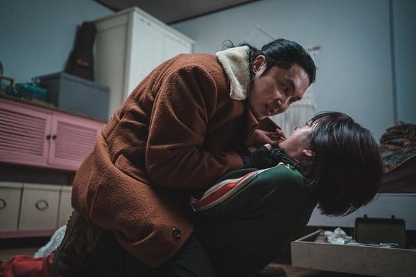 《殺人者的購物中心》李棟旭6大生存法則：「強者」生存.「弱者」淘汰，眼見不一定為真