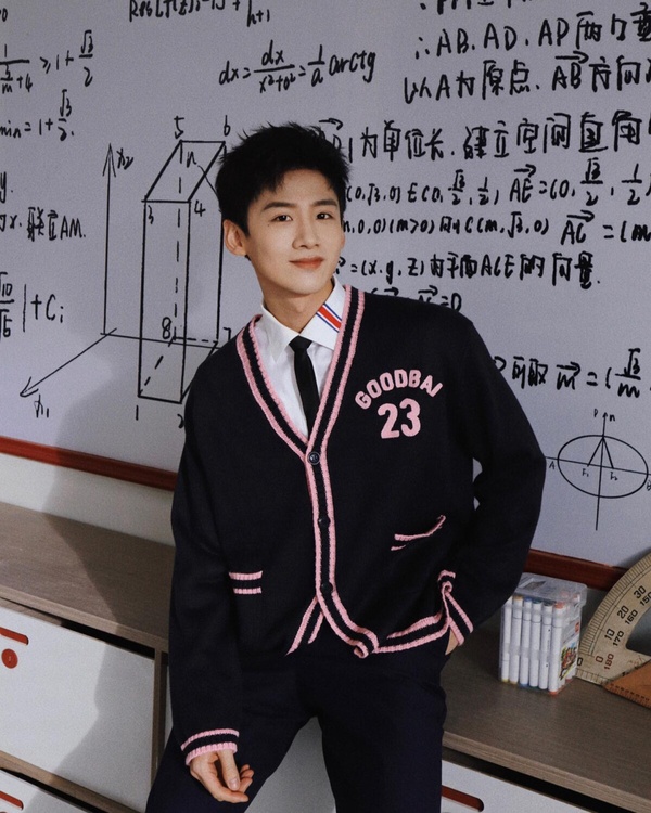 《偷偷藏不住》姐妹作《難哄》官宣陣容:白敬亭出演桑延、桑稚不是趙露思換「她」演!