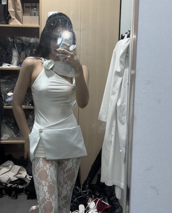 彩色絲襪是2024新潮流?紅色絲襪超時尚、白色絲襪芭蕾風,Jennie、Jisoo等明星都在穿