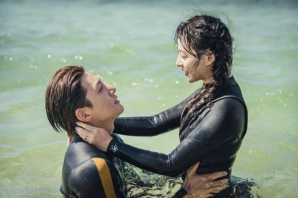 Netflix 8部熱度低但超好看韓劇!《浪漫的體質》好療癒,金智媛這部不輸《淚之女王》