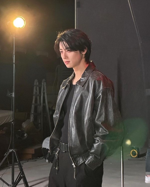 外網票選「2024最帥韓劇男演員」TOP10！《低谷醫生》朴炯植第7車銀優第4，冠軍真的帥