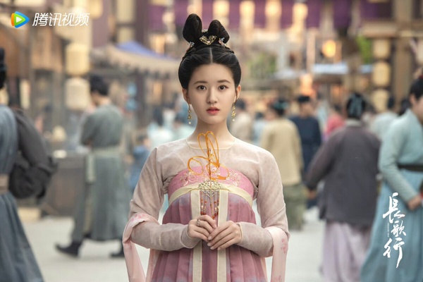 盤點趙露思古裝角色:《珠簾玉幕》路透照美上熱搜