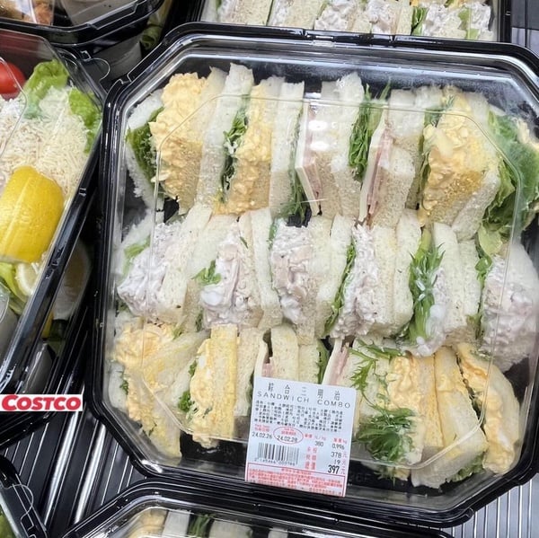 Costco好市多3月話題新品：鮭魚沙拉、鮮蝦沙拉堡、肉鬆生乳蛋糕、焦糖餅乾蛋糕必吃