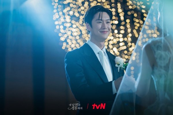 3月韓劇演員品牌評價TOP10!《財閥X刑警》安普賢第10輸《低谷醫生》朴炯植,冠軍超紅