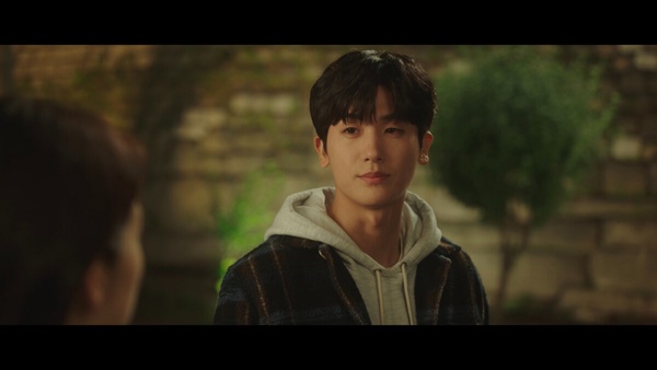 Netflix《低谷醫生》20句治癒台詞：「就算不是很幸福，我也想要過得還算不錯。」