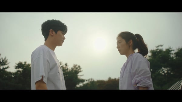 Netflix《低谷醫生》20句治癒台詞：「就算不是很幸福，我也想要過得還算不錯。」