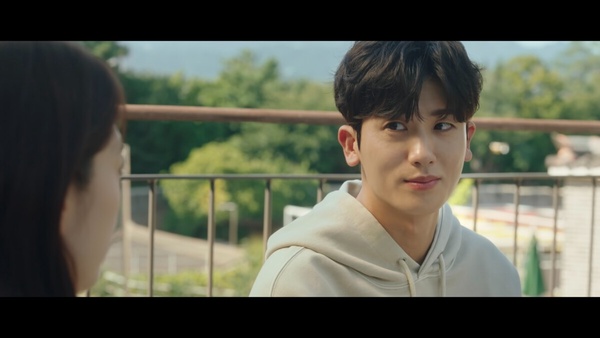 Netflix《低谷醫生》20句治癒台詞：「就算不是很幸福，我也想要過得還算不錯。」